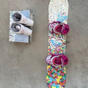 Burton’s Snowboarding Shoes and 118 cm Roxy Board